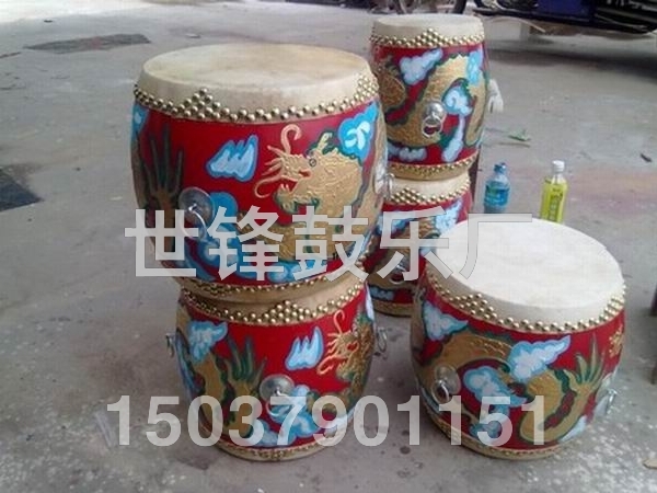 彩绘加雕龙鼓
