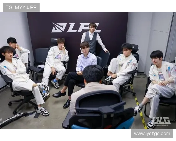 BLG战队意识争议引发热议玩家对战术选择展开激烈讨论 BLG战队意识争议引发热议玩家对战术选择展开激烈讨论