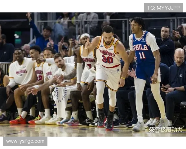 2021年NBA勇士与爵士激战回顾球星表现与战术分析全景展现