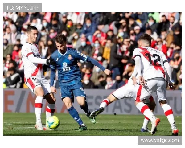 班菲尔德与拉普拉塔的精彩对决揭示足球战术与球队实力的较量