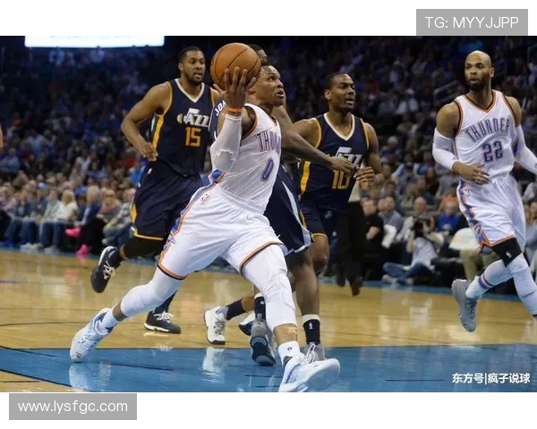 雷霆与爵士激战正酣赛季精彩对决引发球迷热议