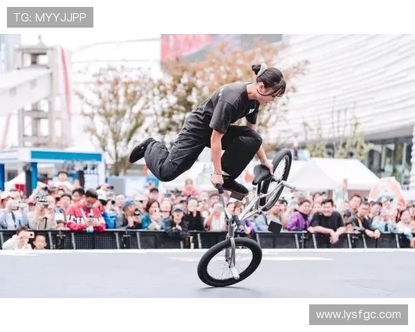 极限运动嘉年华精彩回顾上海街舞队展现非凡灵活性与激情表演 极限运动嘉年华精彩回顾上海街舞队展现非凡灵活性与激情表演